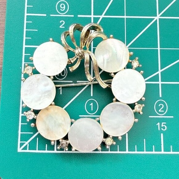 Vtg Lisner Set Brooch Round and Bar Mother of Pearl Rhinestone Gold Tone Statem - Picture 6 of 9
